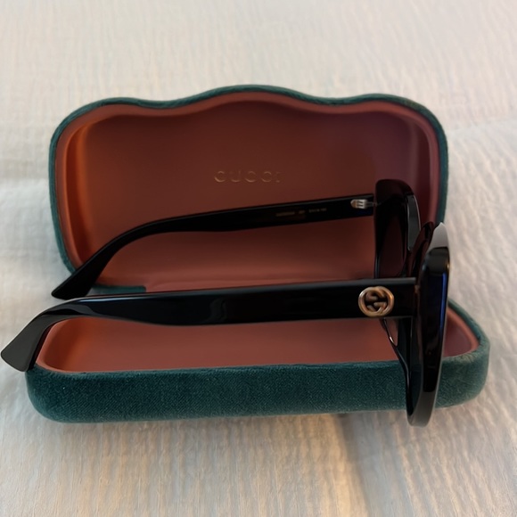 Gucci Cat Eye sunglasses black/silver GG0325SA